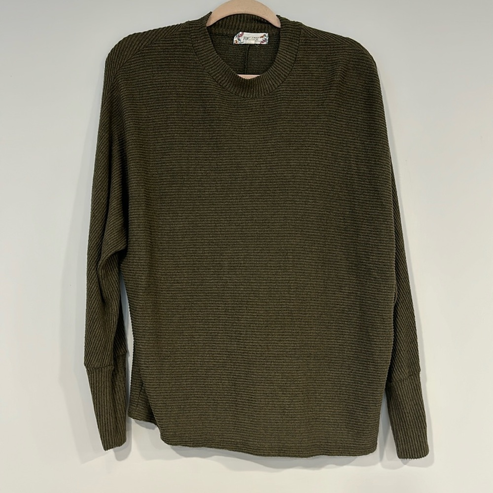 Pink Rose size large long sleeve dark green